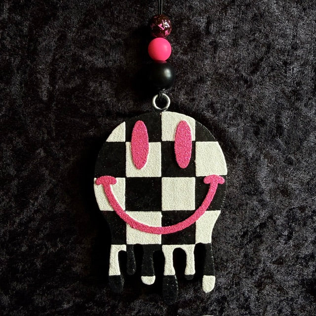 CHECKERED SMILEY